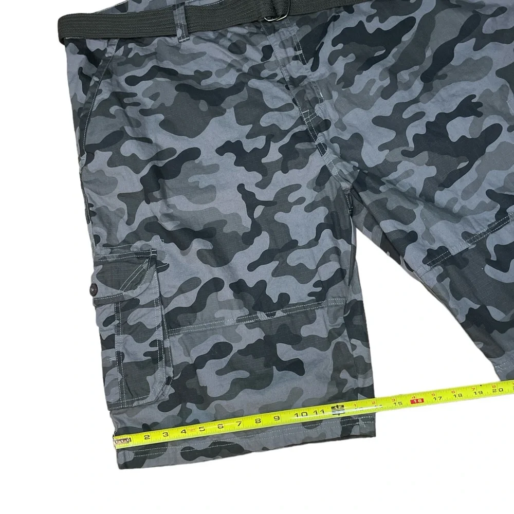 Vintage Y2K South Pole Men’s Utility Cargo Shorts Camo Size‎ 52 NWT’S Streetwear